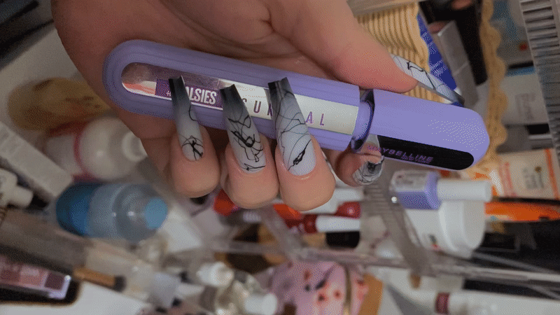 Hacimli ve Uzun Kirpiklere Sahip Olmak Hepimizin Hakkı: Maybelline’in Yeni Falsies Surreal Maskarasını Deniyorum!