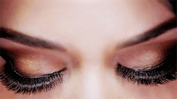 Hacimli ve Uzun Kirpiklere Sahip Olmak Hepimizin Hakkı: Maybelline’in Yeni Falsies Surreal Maskarasını Deniyorum!