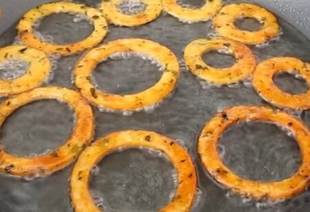 Pazar Kahvaltılarımızın Vazgeçilmezi Olacak Çıtır Patates Halkaları Yapıyoruz!