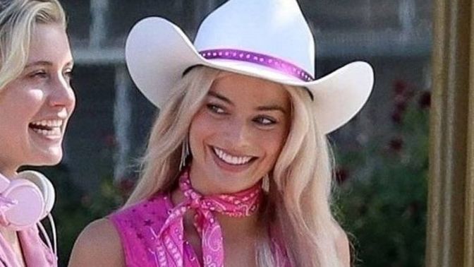 Margot Robbie'nin Barbie Film Kombinlerini İnceliyorum!