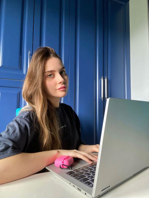 KızlarSoruyor’da Bir Stajyer: Marketing Stajyerimiz Yasmin Genç Kariyerini İnşaa Etme Sürecini Anlattı!