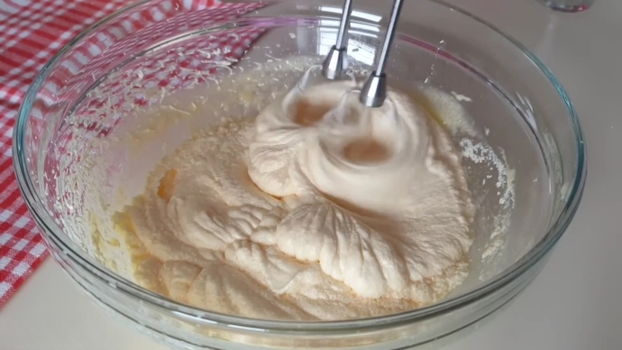 Yumurta da eklendikten sonra çırpma kıvamı