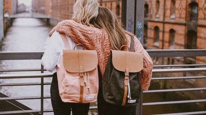 En Tarz Bulduğum Minimalist Okul Çantaları!