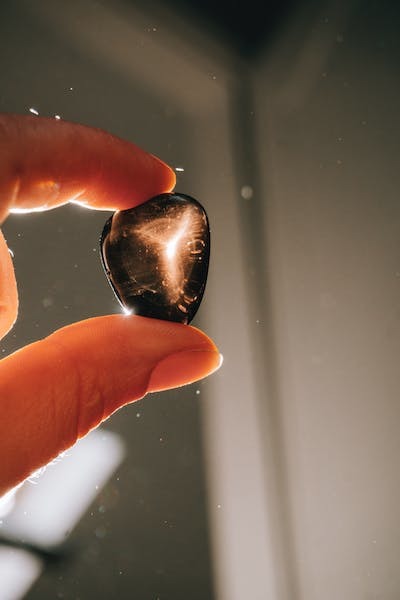 Siyah obsidyen taşı