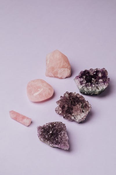 Pembe kuvars taşı