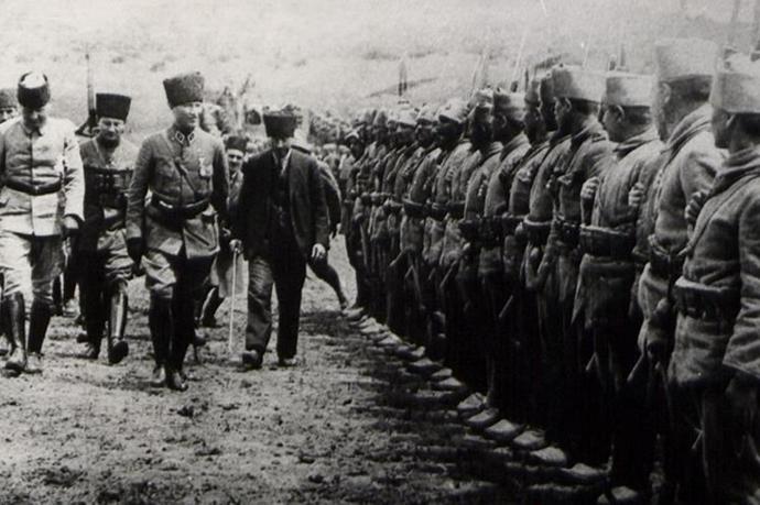 Bir Asırlık Yolculuk Başlıyor: “Efendiler, Yarın Cumhuriyeti İlan Edeceğiz!”