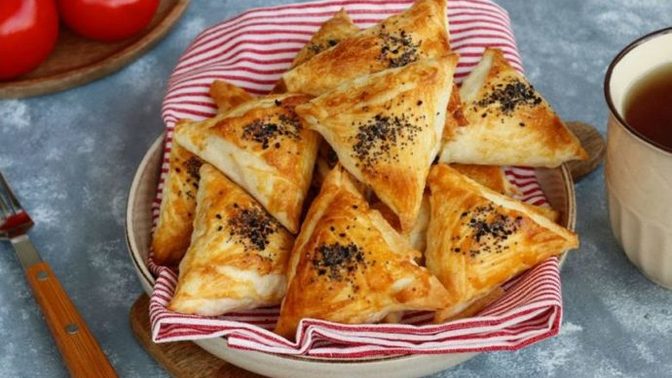 Patlıcan Sezonu Bitmeden Mutlaka Deneyin: Dışı Çıtır İçi Yumuşacık Patlıcanlı Muska Böreği 🍆