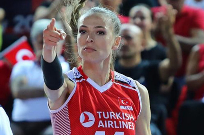 Milli Voleybol Kaptanımız Eda Erdem Hakkında Kişisel Notlarım!