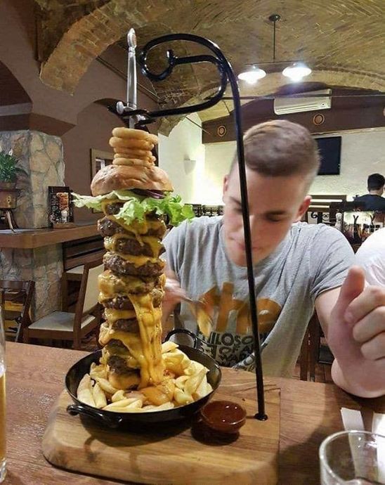 Bu kule hamburger bile benim tarifim kadar besleyici değil.