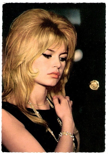 Sarının Her Tonunun Yakıştığı Kadın: Brigitte Bargot!