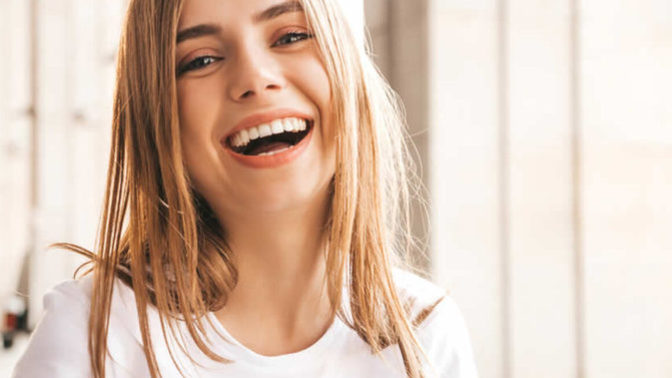 Kusursuz Gülümsemeye Ulaşmanın Sırrı: Hollywood Smile