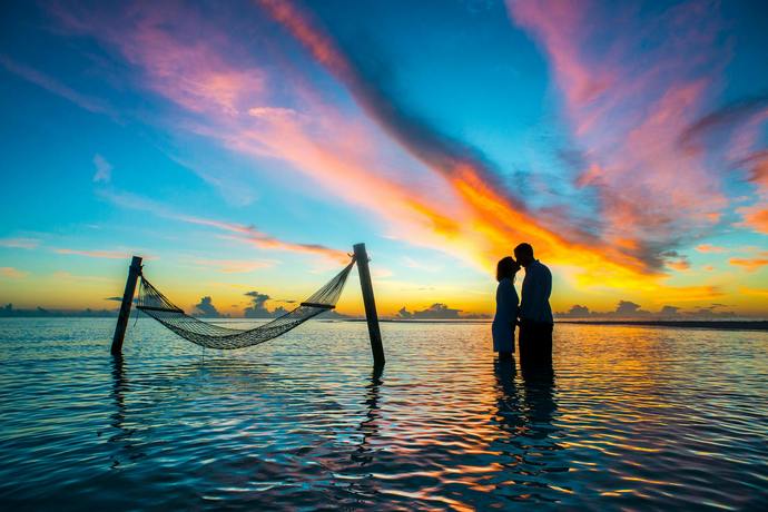 🏖️❣️👩❤️👨