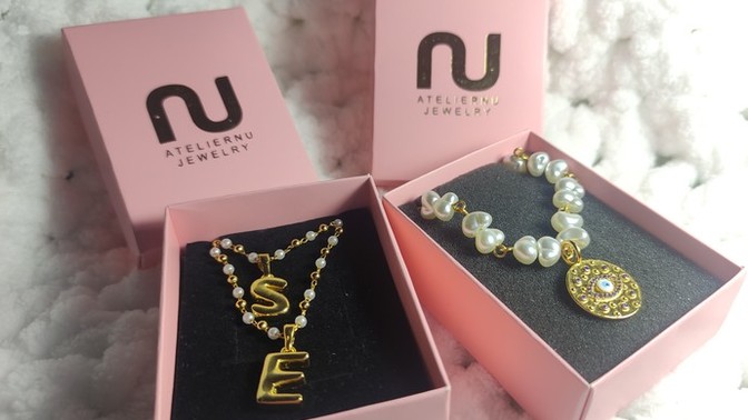 AtelierNu Jewelry’in Harfli Kolyeleri Arkadaşlığımızın Simgesi Oldu!