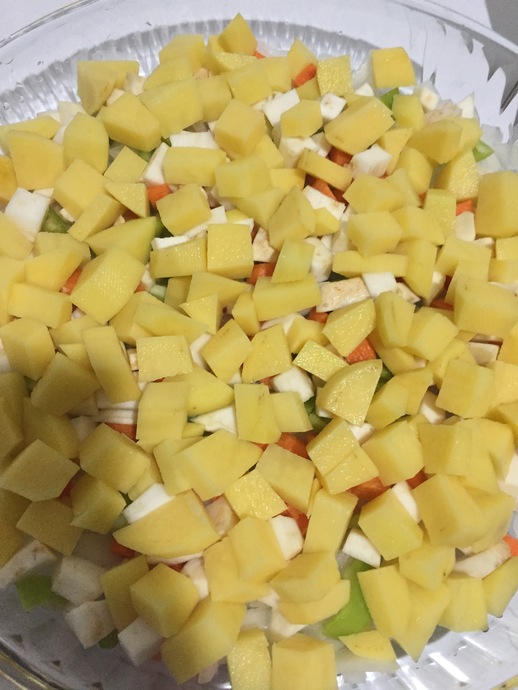Yapması En Pratik Ana Yemek: Fırında Misket Köfteli Bezelye Tarifi