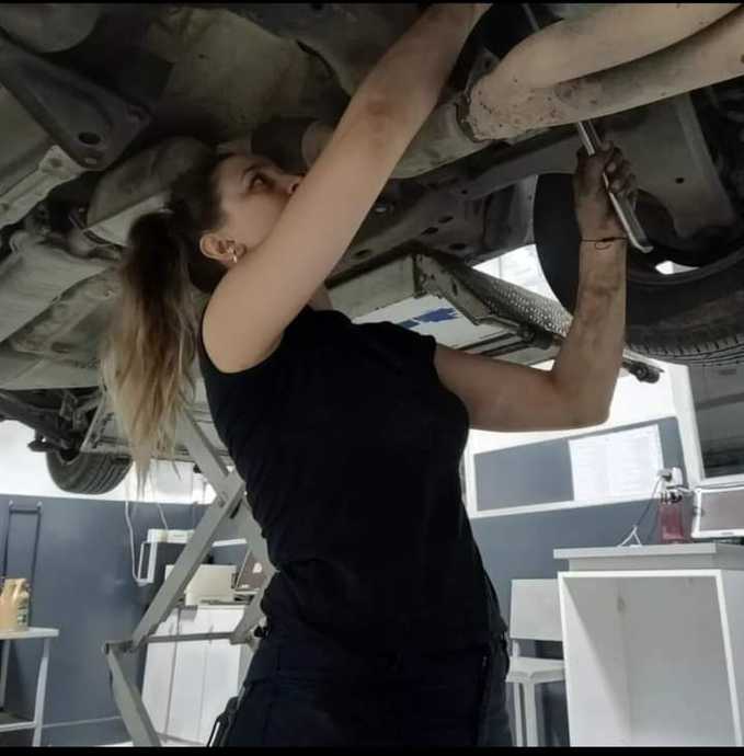 “Mesleğin Cinsiyeti Olmaz, Ustası Olur” Diyen Otomotiv Mühendisi Burcu Aşkın Kariyerini Anlatıyor!
