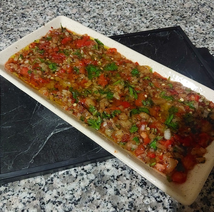 Et Yemeklerinin Yanına Yakışacak Pratik ve Kısa Sürede Hazırlanabilen Meze Tarifleri