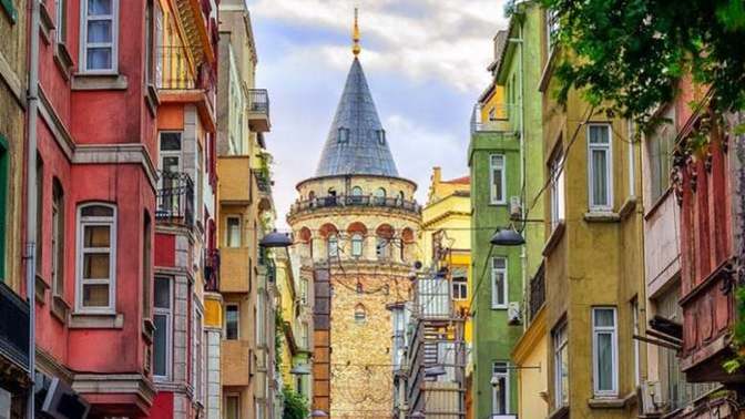 Yaşayanların Asla Yaşamak İstemediği Ama Yaşarken Asla Vazgeçilemeyen Şehir: İSTANBUL