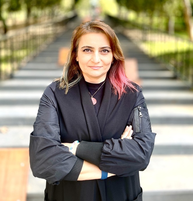 Türkiye’nin İlk Uzun Metraj Kadın Bilim Kurgu ve Distopya Yönetmeni Ünvanına Sahip Serpil Altın Bize Kariyer Yolculuğunu Anlattı!