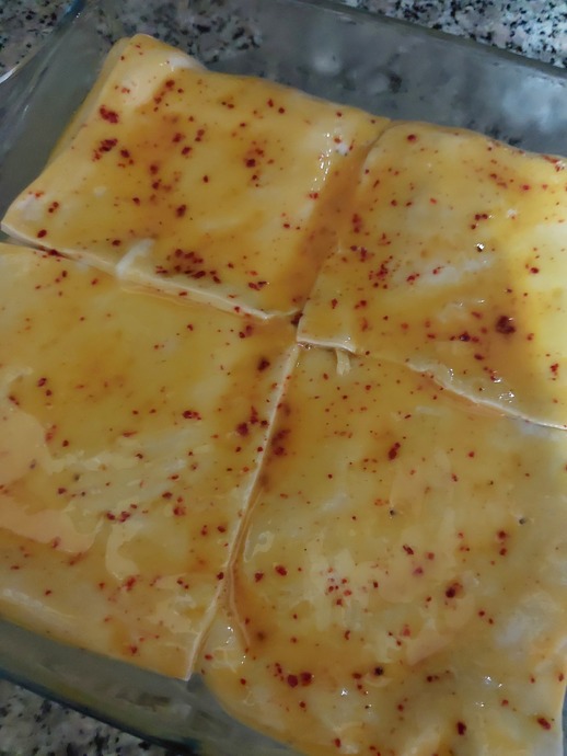 Milföy Hamuru ile Hazırlayabileceğiniz Kıymalı Garnitürlü Pratik Börek Tarifi!