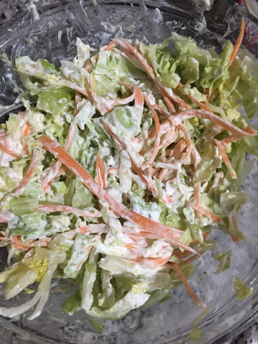 Nefis Sosuyla Avokadolu Karışık Salata Tarifi!