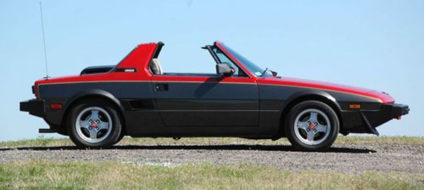 İsmiyle de Tasarımıyla da Orijinal Bir Araba: Fiat X1/9