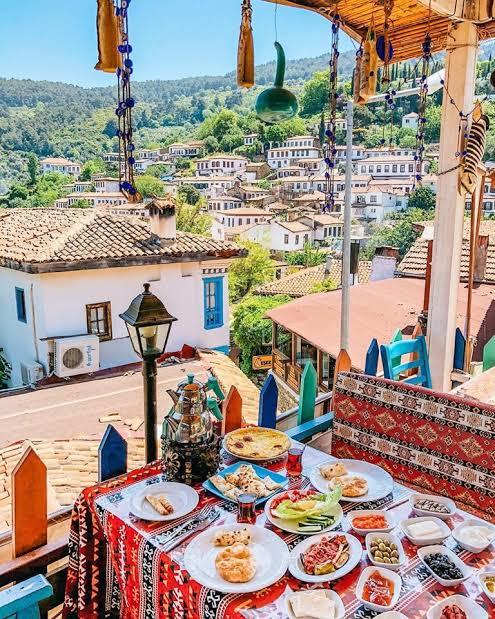 Sevgililer Gününde Sevgilinizle Gidebileceğiniz 5 Romantik Tatil Önerilerim