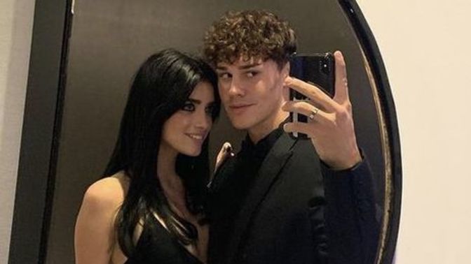 Nude Fotoğraf Göndermenin İlişkiye Etkisi