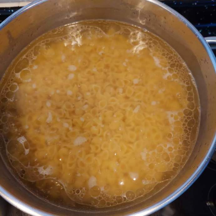 Hem Pratik Hem Lezzetli Makarna! Cevizli ve Kıymalı Makarna Nasıl Yapılır?