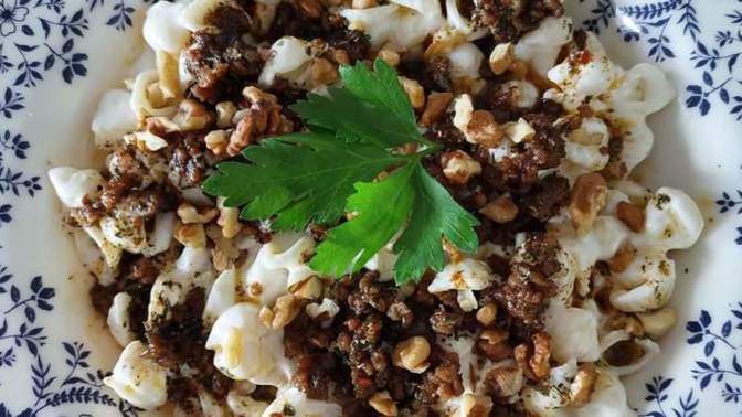 Hem Pratik Hem Lezzetli Makarna! Cevizli ve Kıymalı Makarna Nasıl Yapılır?