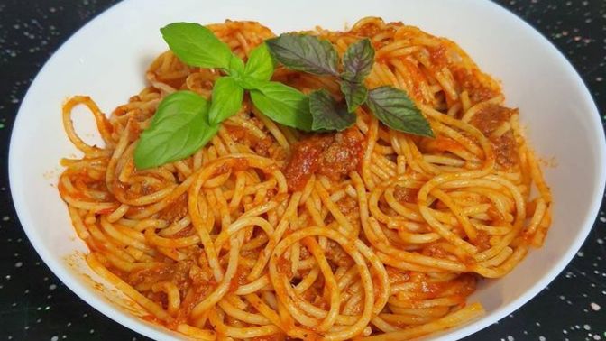 Klasik Salçalı Makarnadan Sıkılanlar İçin Yapalım! Bolonez Soslu Makarna Nasıl Yapılır?
