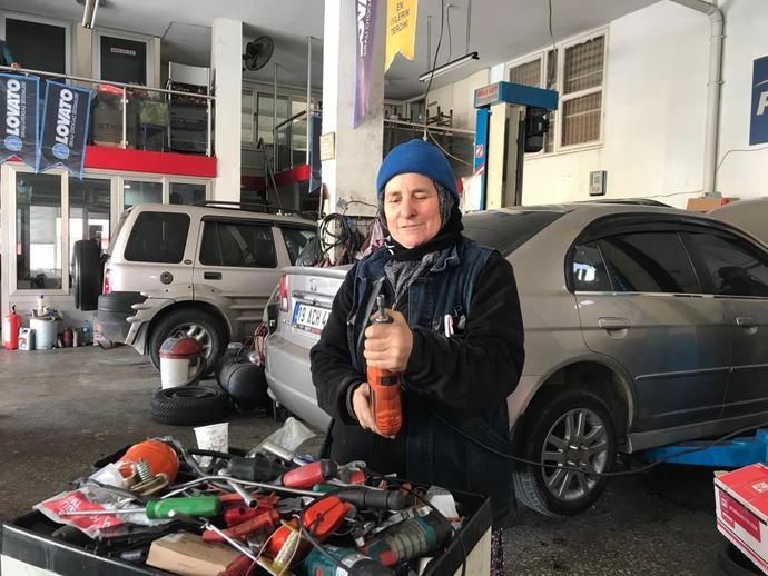 Eşinin Kazası Sonrası Önce Aşçı Sonra Tamirci Olan Mediha Durunun Güçlü Hikayesi!