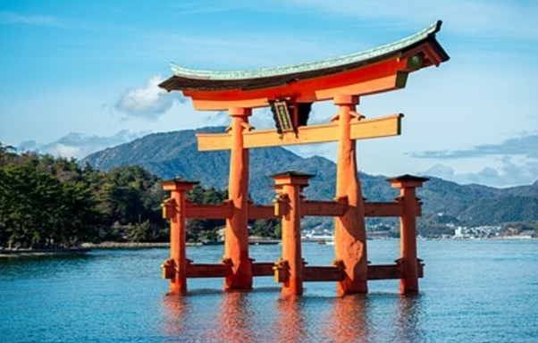 İtsukuşima Tapınağında Bulunan Bir Torii