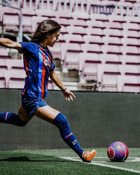 Futbolun Kadınları: Kadınların Futboldaki Rolü ve Etkisi