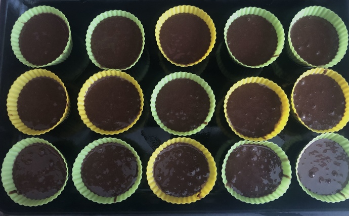 Büyükten Küçüğe Herkesin Bayılacağı Lezzet: Damla Çikolatalı Cupcake Tarifi! 🧁