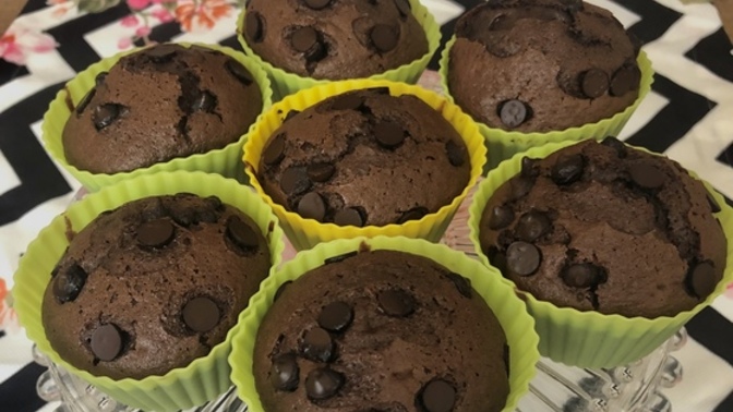 Büyükten Küçüğe Herkesin Bayılacağı Lezzet: Damla Çikolatalı Cupcake Tarifi! 🧁