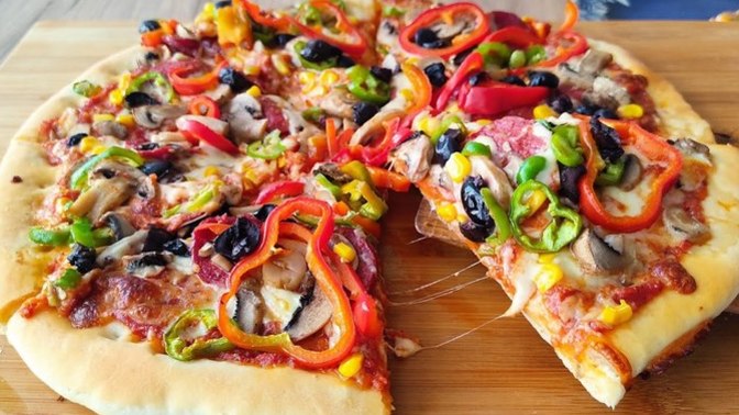 İncecik Hamurlu Bol Malzemeli Nefis Lezzet: Pizza 🍕