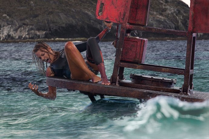 Denizde Hayatta Kalma Mücadelesi: The Shallows Filmini İzliyoruz!