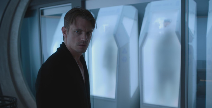 Bilinçler Arası Savaş: Altered Carbon Dizisini İzliyoruz!
