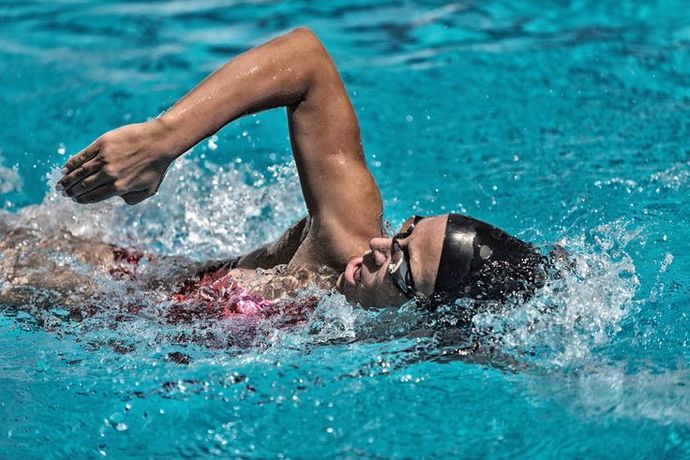 Yaza Bomba Gibi Girmek İçin Yüzme Sporunun Bedene İyi Gelen 5 Mükemmel Özelliğini Öğrenmek İster misin?