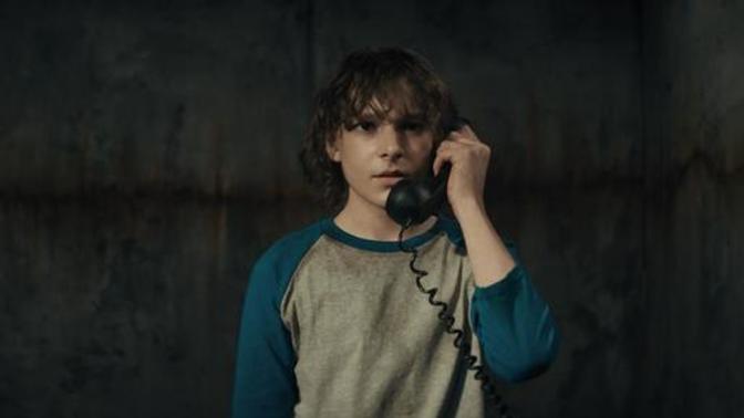 Hayatta Kalma Çağrısı: Siyah Telefon Filmini İzliyoruz!