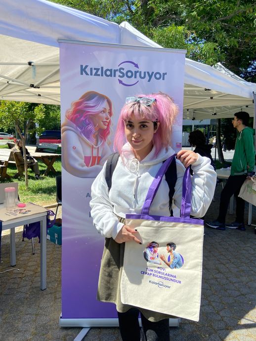 Kampüsüne Geliyoruz! KızlarSoruyor Olarak Üniversitelerde Gerçekleştirilen Kariyer Etkinliklerinde Genç Stajyerlerimizi Arıyoruz!
