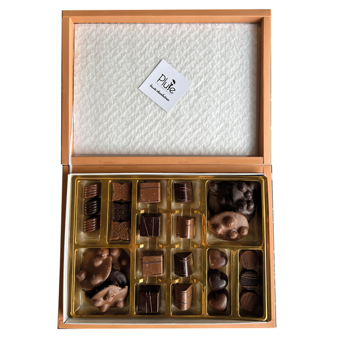 Bayramın en sevileni olmaya aday! 🌟 Pluie De Chocolat Karışık Kutu 500 Gram, misafir çikolatalarına biraz değişiklik ve lezzet eklemek isteyenlere müjdeyi veriyor, hemen göz at. 🤩