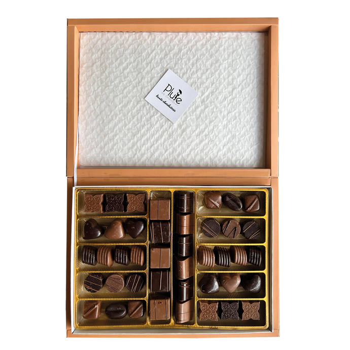 Kalabalık misafir gruplarını ağırlamak için o doğru kutuyu bulamıyor musun? Pluie de Chocolate’den, Belçika çikolatası ile yapılmış 570 gramlık Karışık Spesiyal, misafirlerini mest edecek. 😍