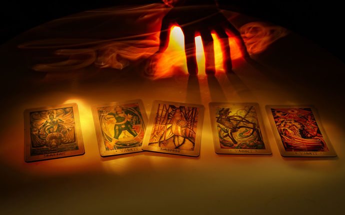 Kartların Kehaneti: Tarot Filmini İzliyoruz!