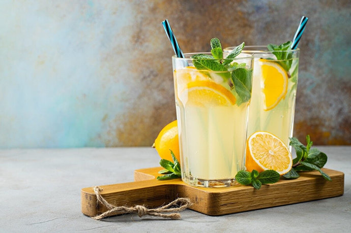 Soğuk buzlu limonata