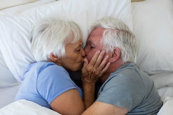 Yaşlanınca Cinsellik Biter mi? Değişim ve Beklentileri Paylaşıyorum!