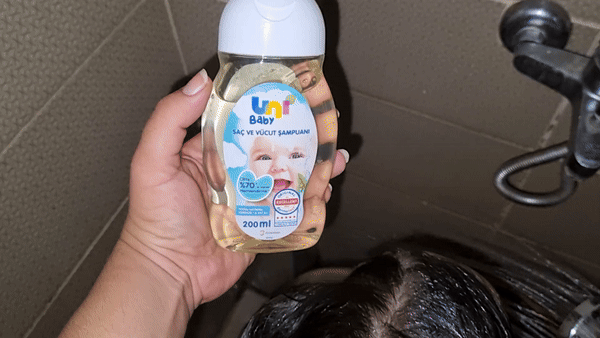Hassas Ciltler İçin En İyi Seçim: Uni Baby Saç ve Vücut Şampuanı Deneyimimiz!