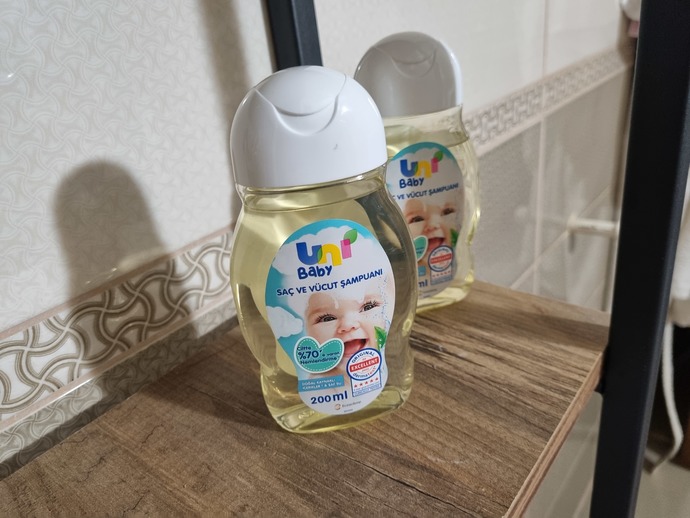 Hassas Ciltler İçin En İyi Seçim: Uni Baby Saç ve Vücut Şampuanı Deneyimimiz!