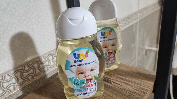 Hassas Ciltler İçin En İyi Seçim: Uni Baby Saç ve Vücut Şampuanı Deneyimimiz!