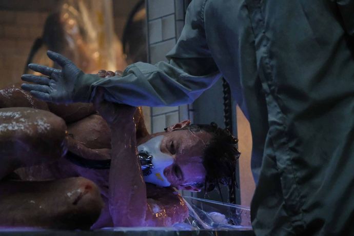 Bir Cinayeti Çözmek İçin Dirilen Bedenin Özgürlük Mücadelesi: Altered Carbon Dizisini İzliyoruz!
